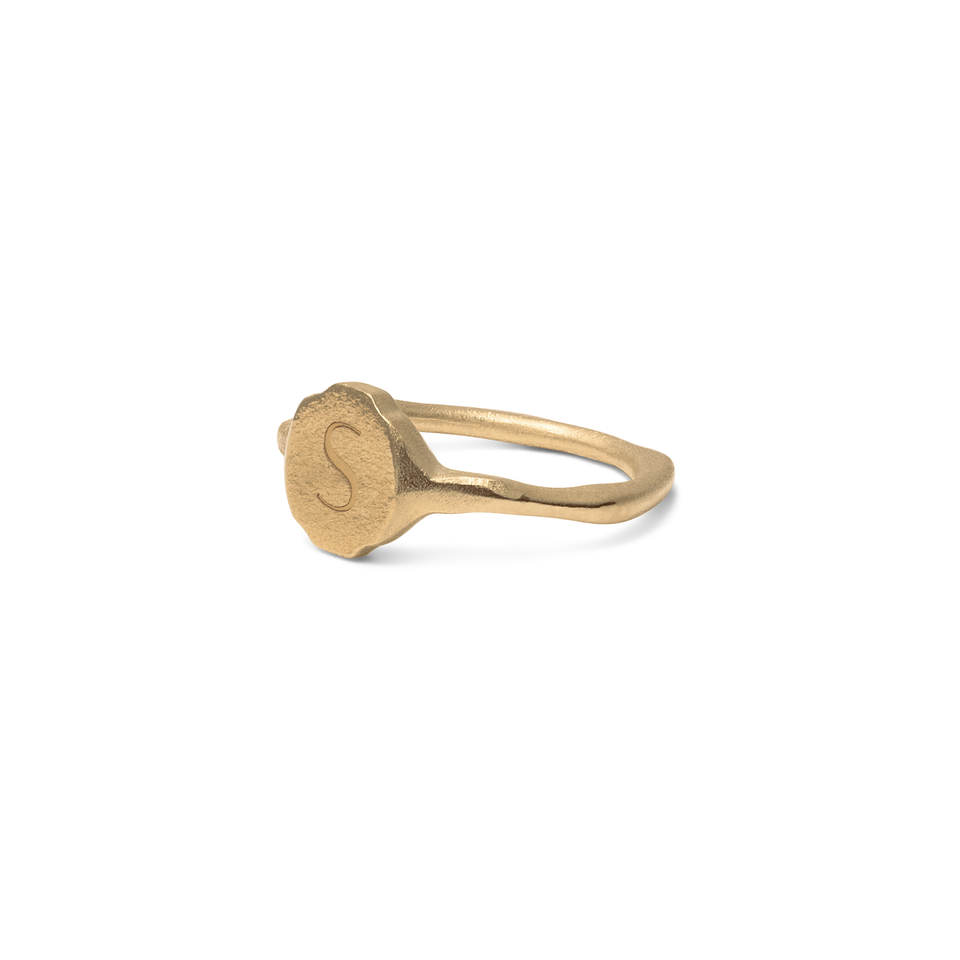 Fluid Letter Pinky Ring Solid Gold 14 ct