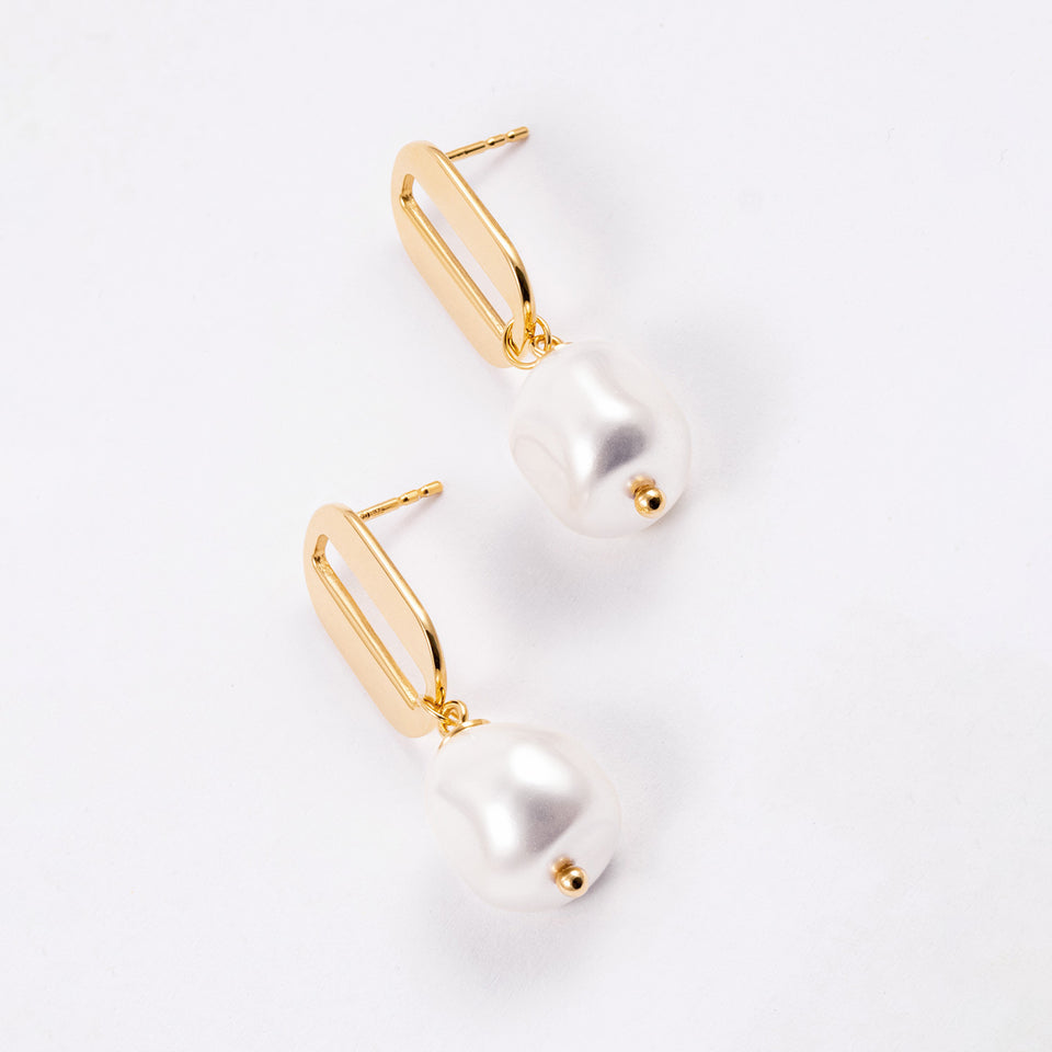 Baroque Pearl O Earrings