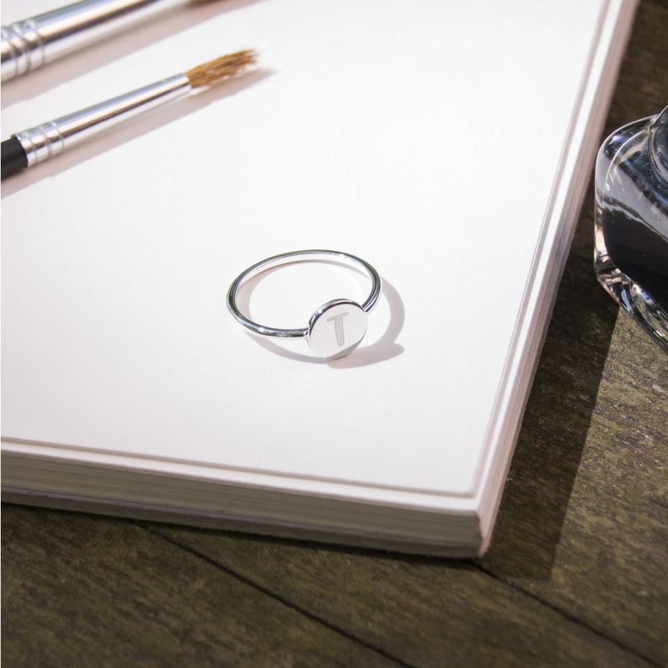 Petite Letter Q Ring